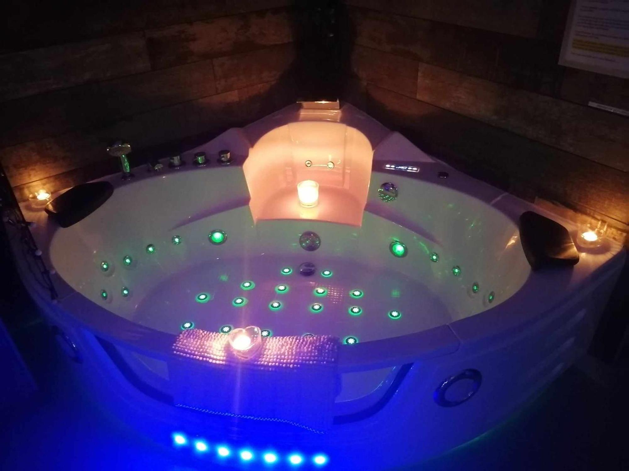 Romantisme Et Glamour 2 Avec Spa , Clim Et Jardin ดีจอง ภายนอก รูปภาพ