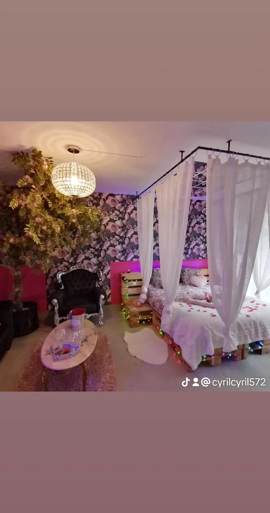 Romantisme Et Glamour 2 Avec Spa , Clim Et Jardin ดีจอง ภายนอก รูปภาพ